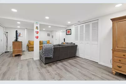 15 Wayland Road, Plainview, NY 11803 - Photo 11