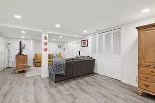 15 Wayland Rd, Plainview, NY 11803 - Photo 11