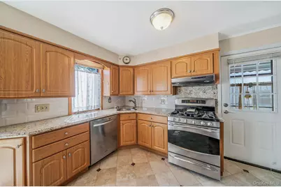 2152 Erma Drive, East Meadow, NY 11554 - Photo 5