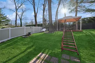 32 Derby Pl, Smithtown, NY 11787 - Photo 29