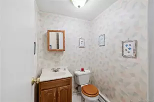 32 Derby Pl, Smithtown, NY 11787 - Photo 19