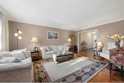 32 Derby Place, Smithtown, NY 11787 - Photo 9