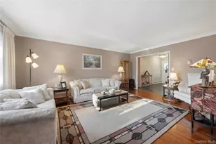 32 Derby Pl, Smithtown, NY 11787 - Photo 9