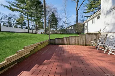 32 Derby Place, Smithtown, NY 11787 - Photo 27