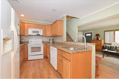 20 Willow Drive, Massapequa Park, NY 11762 - Photo 11