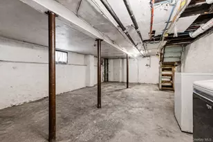 61-17 165th St, Fresh Meadows, NY 11365 - Photo 23