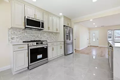 80 W Walnut Street, Farmingdale, NY 11735 - Photo 15