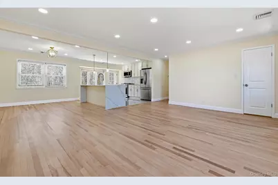 80 W Walnut Street, Farmingdale, NY 11735 - Photo 11