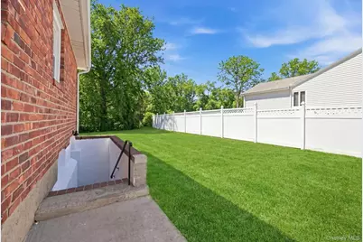 80 W Walnut Street, Farmingdale, NY 11735 - Photo 5