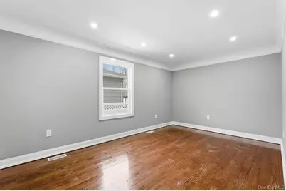 86 Moffitt Boulevard, Islip, NY 11751 - Photo 7