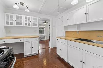 424 Main Street, Westhampton Beach, NY 11978 - Photo 7