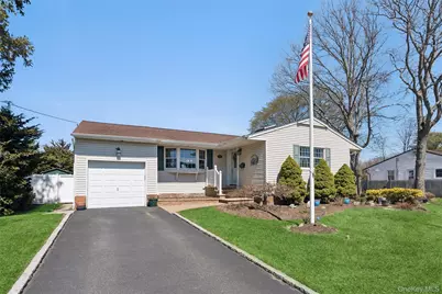 189 N Iowa Avenue, Massapequa, NY 11758 - Photo 3