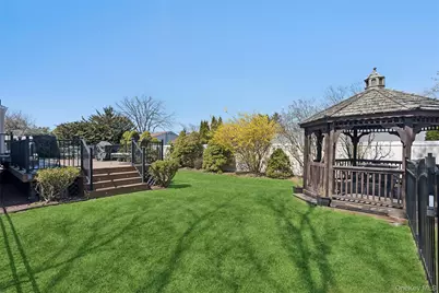 189 N Iowa Avenue, Massapequa, NY 11758 - Photo 35