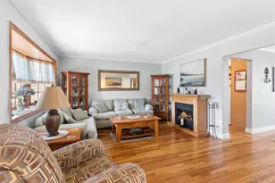 189 N Iowa Ave, Massapequa, NY 11758 - Photo 7