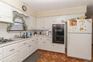 77 Lucille Ave, Elmont, NY 11003 - Photo 11