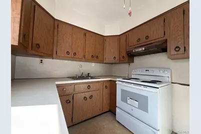 987 Wallace Avenue, Baldwin, NY 11510 - Photo 11