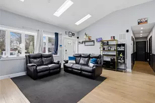 32 Landscape Dr, Wheatley Heights, NY 11798 - Photo 9