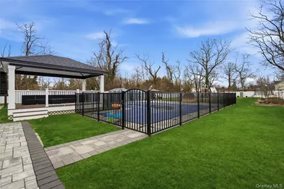 32 Landscape Drive, Wheatley Heights, NY 11798 - Photo 31