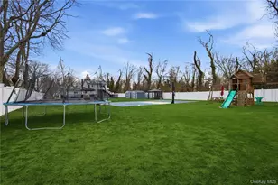 32 Landscape Dr, Wheatley Heights, NY 11798 - Photo 37