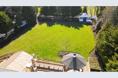21 Tollgate Drive, East Northport, NY 11731 - Photo 3