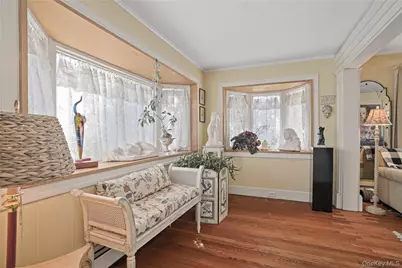 117 West Avenue, Hicksville, NY 11801 - Photo 5