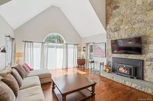 17 Pine Hill Dr, South Salem, NY 10590 - Photo 9