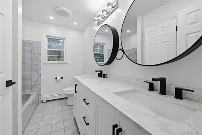 19 Sherwood Court, Ronkonkoma, NY 11779 - Photo 17