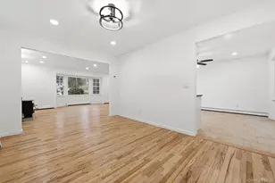 19 Sherwood Ct, Ronkonkoma, NY 11779 - Photo 9