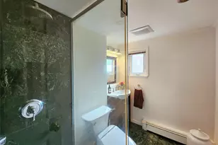 7 Market Dr, Syosset, NY 11791 - Photo 37