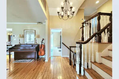 7 Market Drive, Syosset, NY 11791 - Photo 3