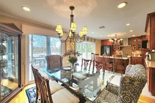 7 Market Dr, Syosset, NY 11791 - Photo 19