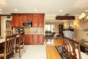 7 Market Dr, Syosset, NY 11791 - Photo 11