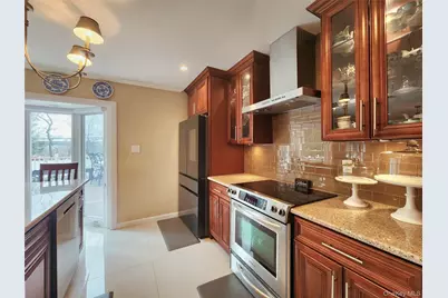 7 Market Drive, Syosset, NY 11791 - Photo 5