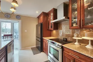 7 Market Dr, Syosset, NY 11791 - Photo 5