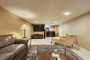 7 Market Dr, Syosset, NY 11791 - Photo 39