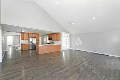 86 Horton Place, Syosset, NY 11791 - Photo 7