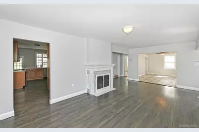 86 Horton Place, Syosset, NY 11791 - Photo 17