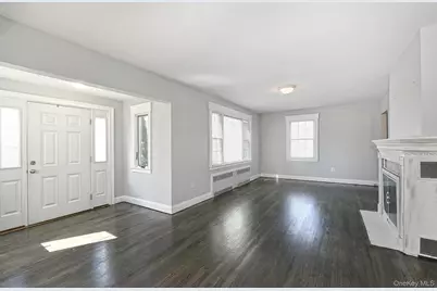 86 Horton Place, Syosset, NY 11791 - Photo 3