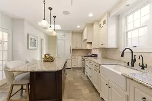 11 Oakland St, Huntington, NY 11743 - Photo 7