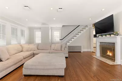 11 Oakland Street, Huntington, NY 11743 - Photo 3