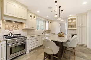 11 Oakland St, Huntington, NY 11743 - Photo 9