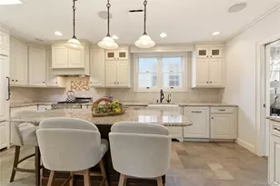 11 Oakland St, Huntington, NY 11743 - Photo 7