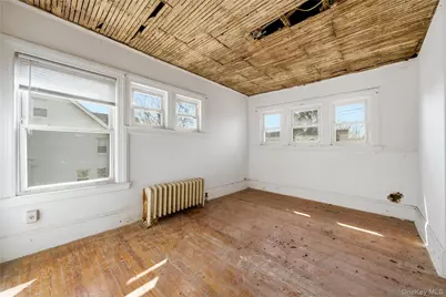 1046 Dickens Street, Far Rockaway, NY 11691 - Photo 23