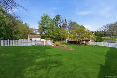 12 Pond Drive, Syosset, NY 11791 - Photo 21