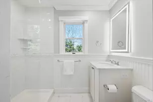 9 Red Creek Cir, Hampton Bays, NY 11946 - Photo 9