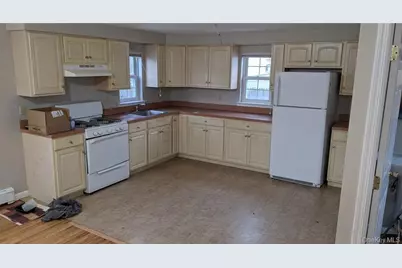 16 Nelson Avenue, Hicksville, NY 11801 - Photo 3