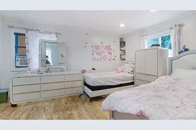 12 Garden Street, Bay Shore, NY 11706 - Photo 7