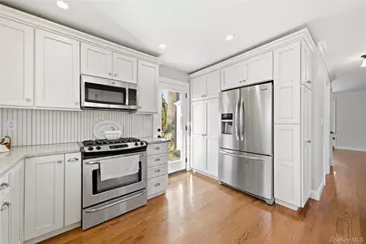 46 S Ireland Place, Amityville, NY 11701 - Photo 25