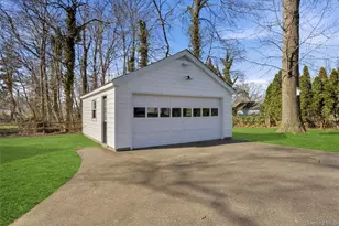 46 S Ireland Pl, Amityville, NY 11701 - Photo 37