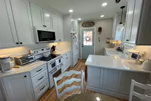 16 W Oak St, Farmingdale, NY 11735 - Photo 9